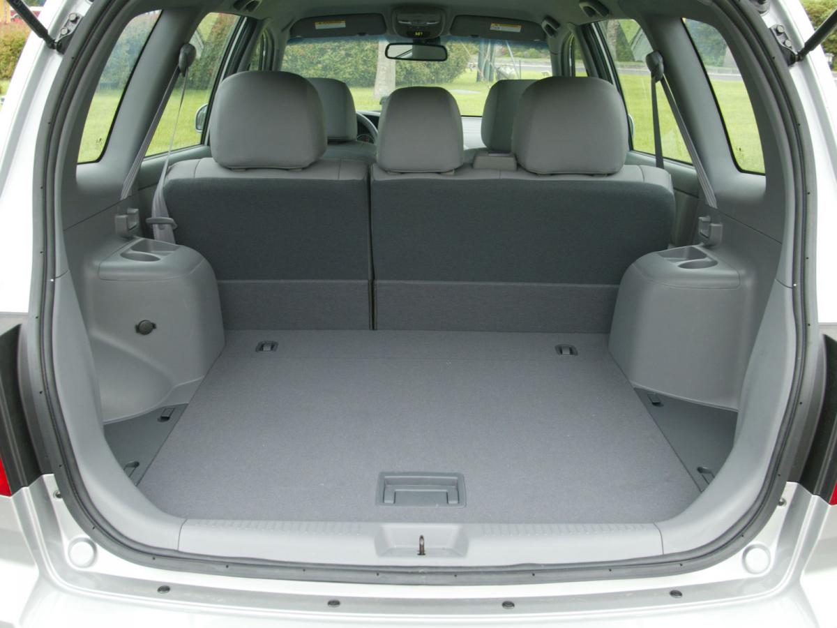 kia carens car seating capacity